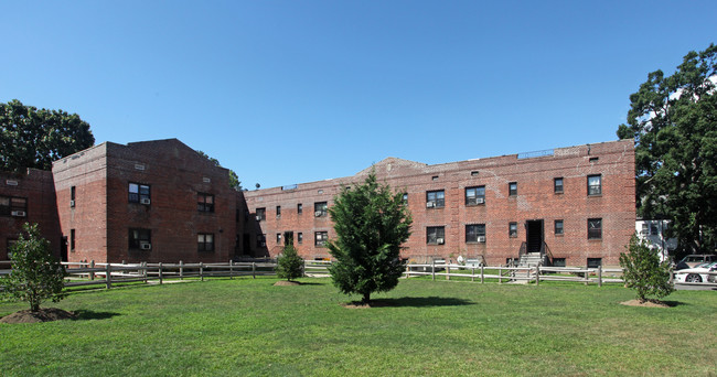 145 Randall Ave in Freeport, NY - Building Photo - Building Photo