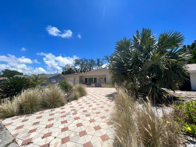 6164 Fairfield Ave S in St. Petersburg, FL - Building Photo - Building Photo