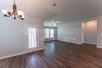 1017 Coulee Dr in Leander, TX - Building Photo - Building Photo