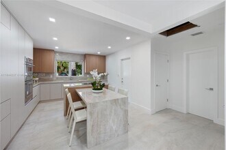 5211 Granada Blvd in Coral Gables, FL - Building Photo - Building Photo