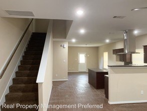 4528 Mayflower St in Houston, TX - Foto de edificio - Building Photo