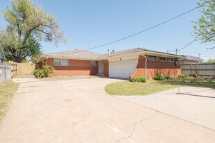 5911 NW 30th St in Bethany, OK - Building Photo