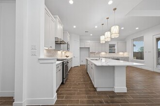 18338 Tiger Flowers Dr in Conroe, TX - Building Photo - Building Photo