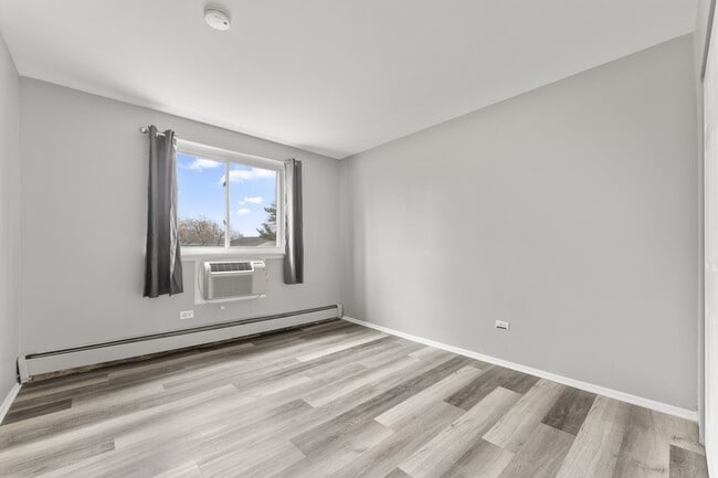 1500 Robin Cir in Hoffman Estates, IL - Building Photo - Building Photo