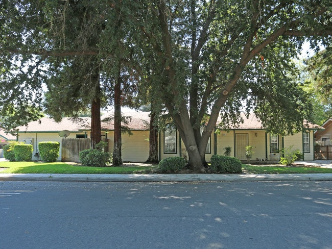 510 W Escalon Ave in Clovis, CA - Building Photo - Building Photo