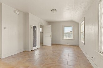 516 W MacArthur Blvd in Oakland, CA - Building Photo - Building Photo