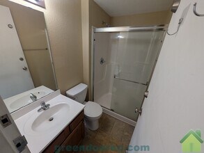 905 Fall Meadow Ln in Belton, MO - Building Photo - Building Photo