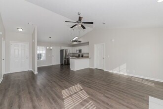 7409 E Winchester Dr in Nashville, TN - Foto de edificio - Building Photo