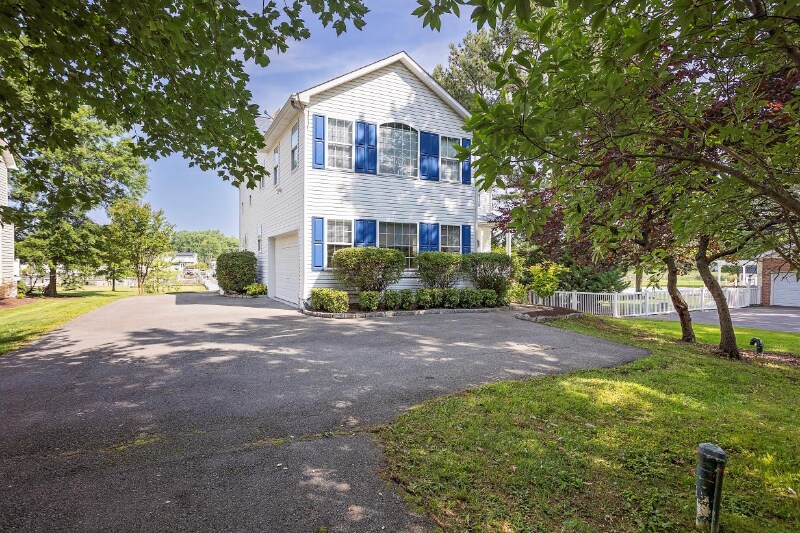 2613 Cecil Dr in Chester, MD - Foto de edificio