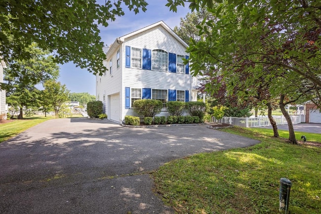 property at 2613 Cecil Dr