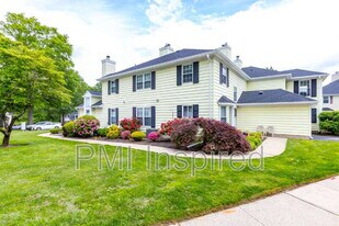 2404 Buckingham Cir in Middletown, NJ - Building Photo