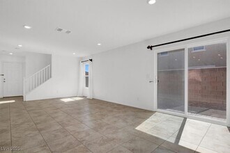 1126 E Dorrell Ln in North Las Vegas, NV - Building Photo - Building Photo
