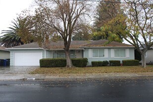 2166 Karren St in Concord, CA - Building Photo