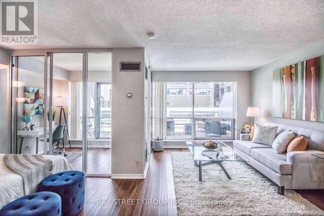 10 Yonge St in Toronto, ON - Building Photo - Building Photo