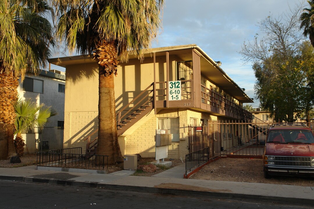 Cleveland Apartments in Las Vegas, NV - Building Photo