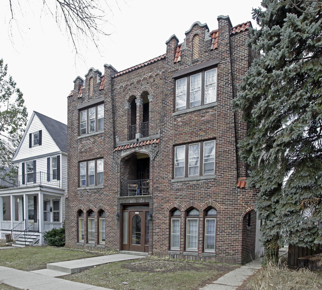 3247 N Bartlett Ave in Milwaukee, WI - Foto de edificio - Building Photo