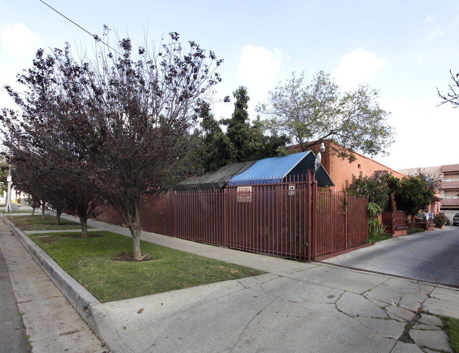 636-640 N Westmoreland Ave in Los Angeles, CA - Foto de edificio