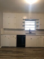 503 Willow Ave in Cleveland, TX - Building Photo