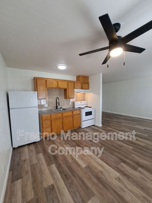 property at 1322 E Bulldog Ln
