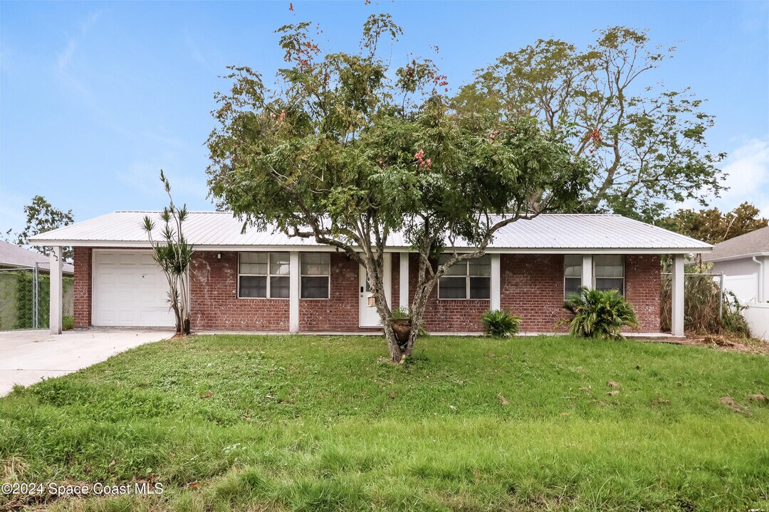 822 Cody Ave in Sebastian, FL - Building Photo