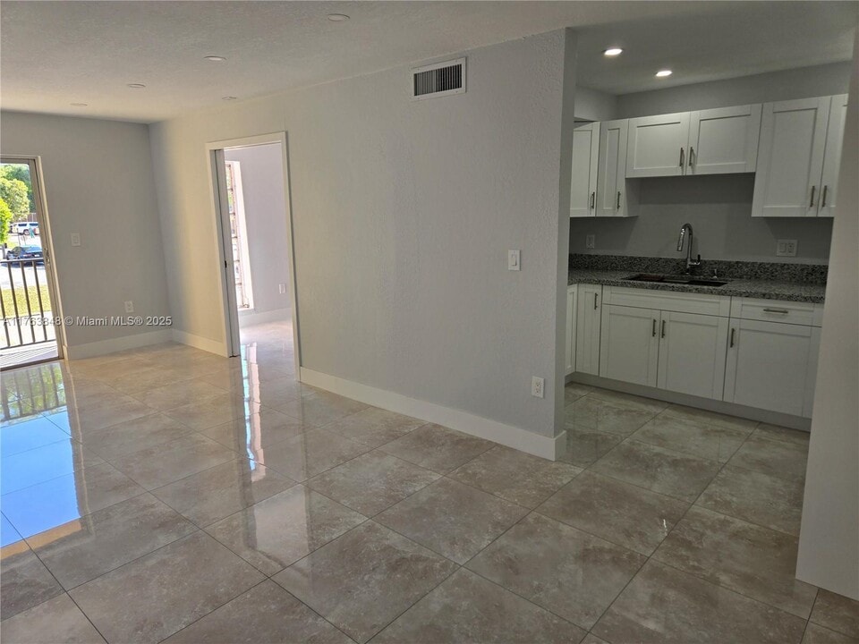 4803 NW 7th St in Miami, FL - Building Photo