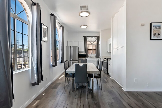 5742 Vineland Ave, Unit 1 in North Hollywood, CA - Building Photo - Building Photo