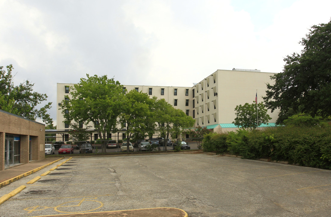 North Loop in Austin, TX - Building Photo