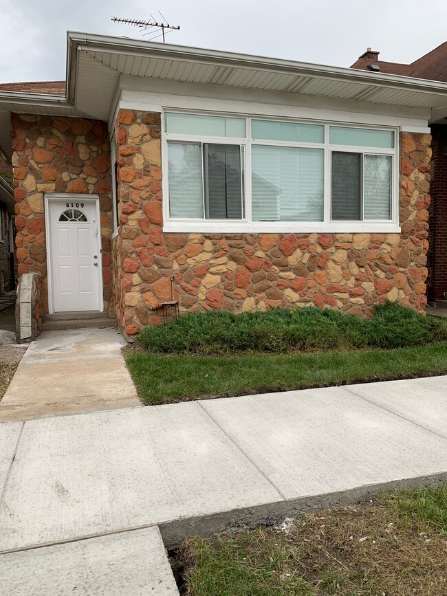 property at 8109 S Dorchester Ave
