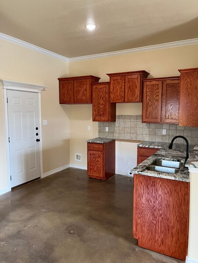 215 W Dunn Ave in Killeen, TX - Building Photo - Building Photo