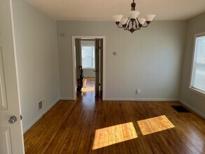 15 Henderson Ave, Unit 1 in Worcester, MA - Foto de edificio - Building Photo