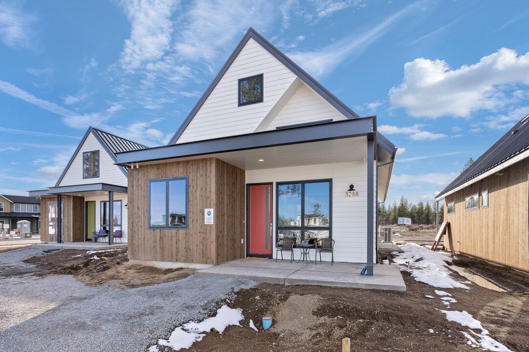 3266 NW Celilo Ln in Bend, OR - Building Photo