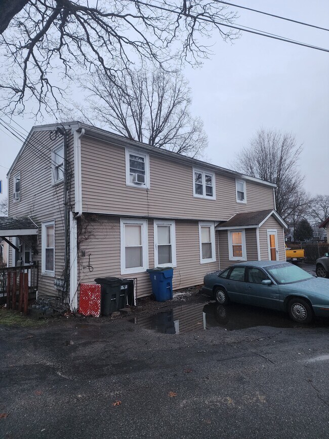 37 Pond St Rentals in Randolph, MA