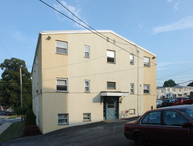 Forrest View Apartments in Conshohocken, PA - Foto de edificio - Building Photo