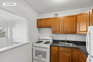 201 Ravine Ave in Yonkers, NY - Building Photo