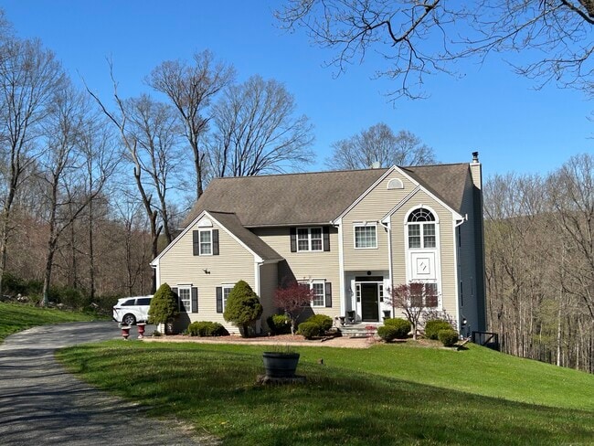 77C Long Meadow Hill Rd in Brookfield, CT - Building Photo - Building Photo