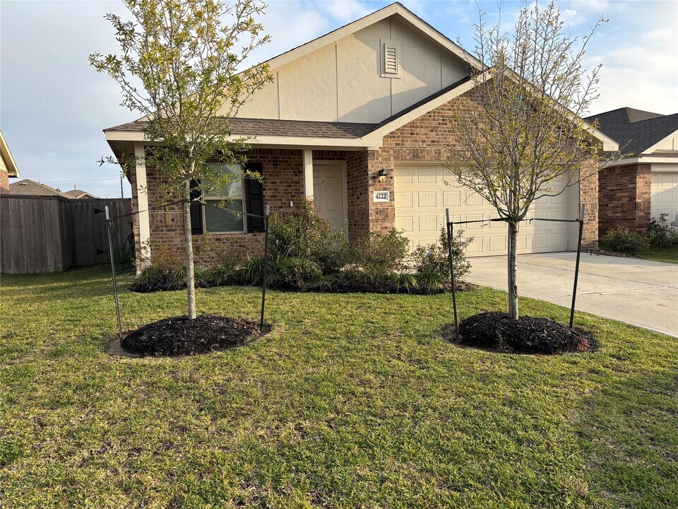 4222 Iris Jade Dr in Baytown, TX - Building Photo