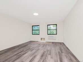 409 Warburton Ave in Yonkers, NY - Foto de edificio - Building Photo