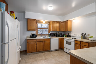 126 Woodmere Ave in East Lansing, MI - Building Photo - Interior Photo