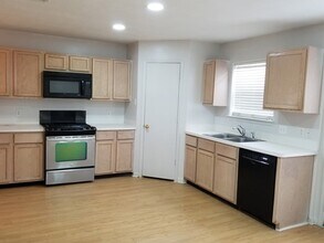 839 Autumn Point Ln in Spring, TX - Foto de edificio - Building Photo