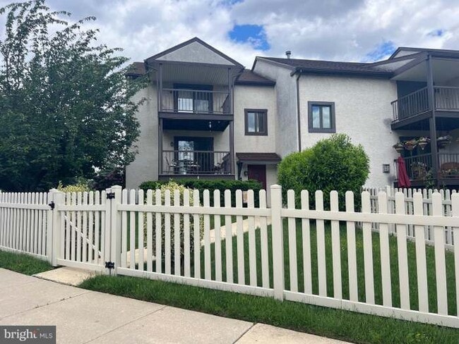 801 Cambridge Cir, Unit A in Clifton Heights, PA - Building Photo - Building Photo