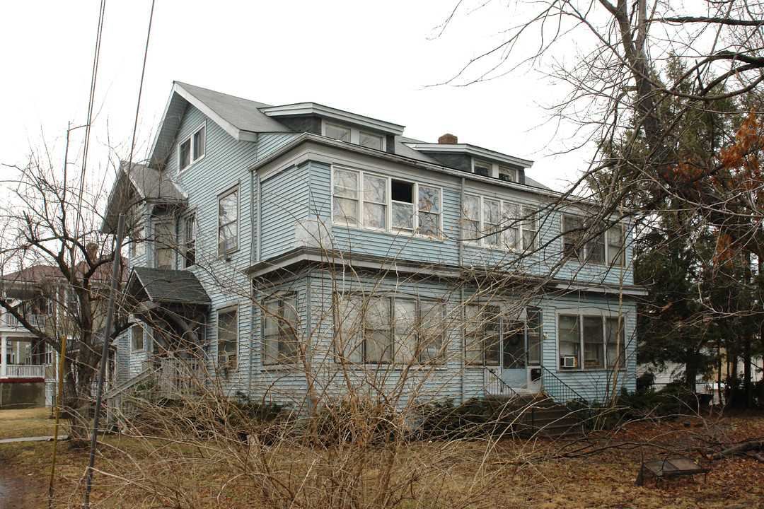 105 Forest Ct in Louisville, KY - Foto de edificio