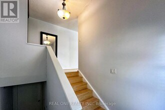 27 Tuscarora Dr in Toronto, ON - Building Photo - Building Photo