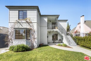 1031 S Tremaine Ave in Los Angeles, CA - Building Photo