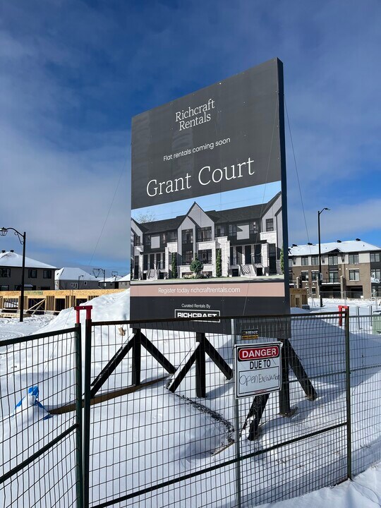 Grant Court in Stittsville, ON - Building Photo