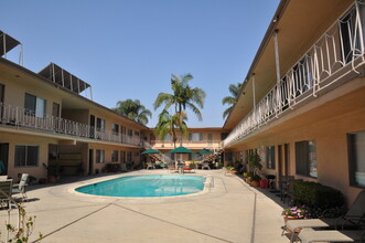 Royal Palms Apartments in Torrance, CA - Building Photo - Interior Photo