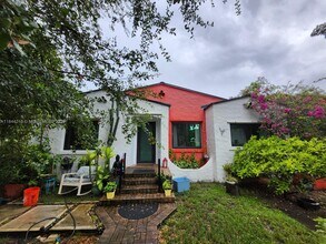 402 SW 33rd Ave in Miami, FL - Foto de edificio - Building Photo