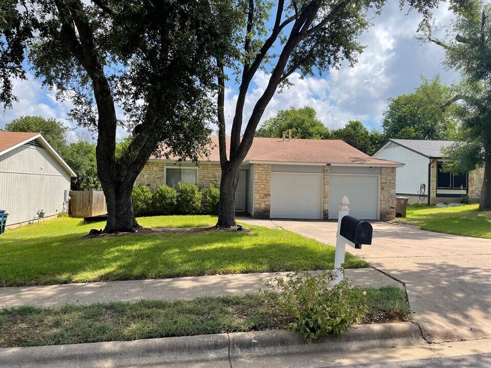 3212 Kittyhawk Cove in Austin, TX - Building Photo