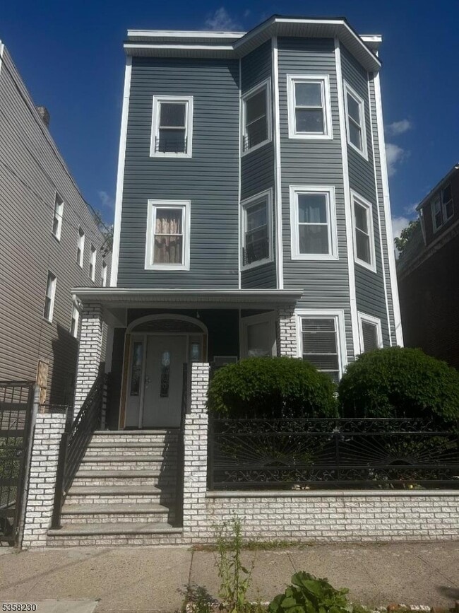 property at 138 S 11th St