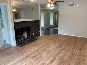 8109 Skillman St-Unit -8109 SKILLMAN ST UNIT# 2014 in Dallas, TX - Foto de edificio - Building Photo