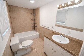 1611 Campbell Ln in Galveston, TX - Building Photo - Building Photo